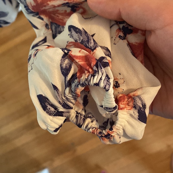 Cold Shoulder Floral Blouse - Picture 6 of 8